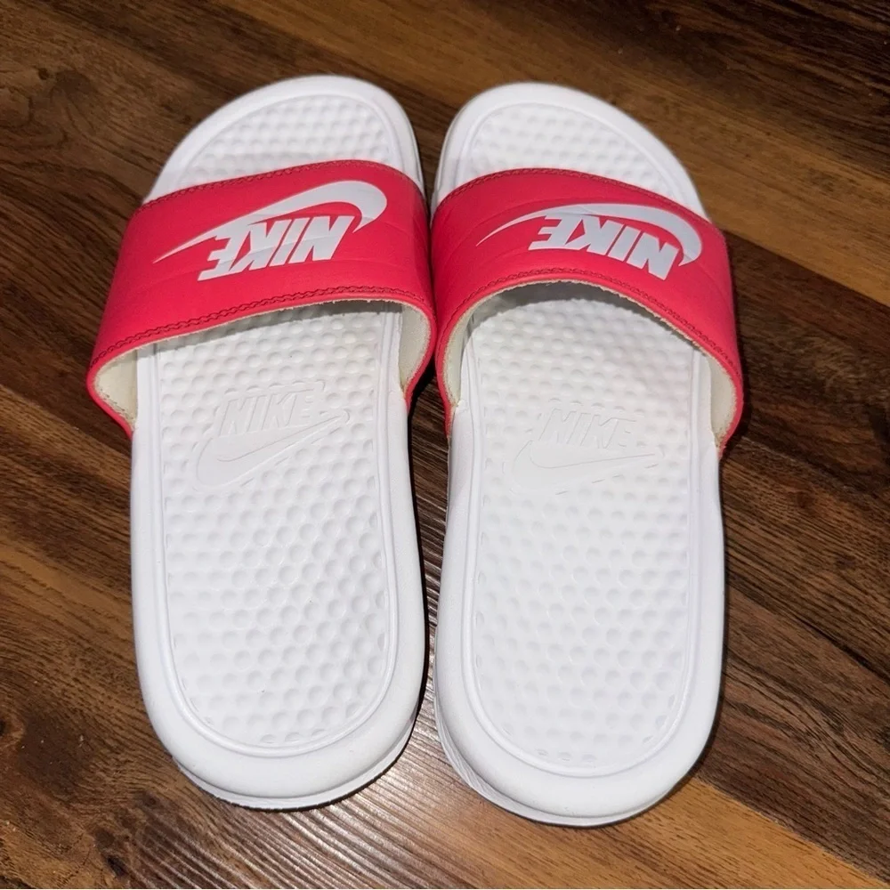 White And Pink Unisex Kids Nike Slides Size 3Y Slip On UK Size 2.5 EUR Size 35